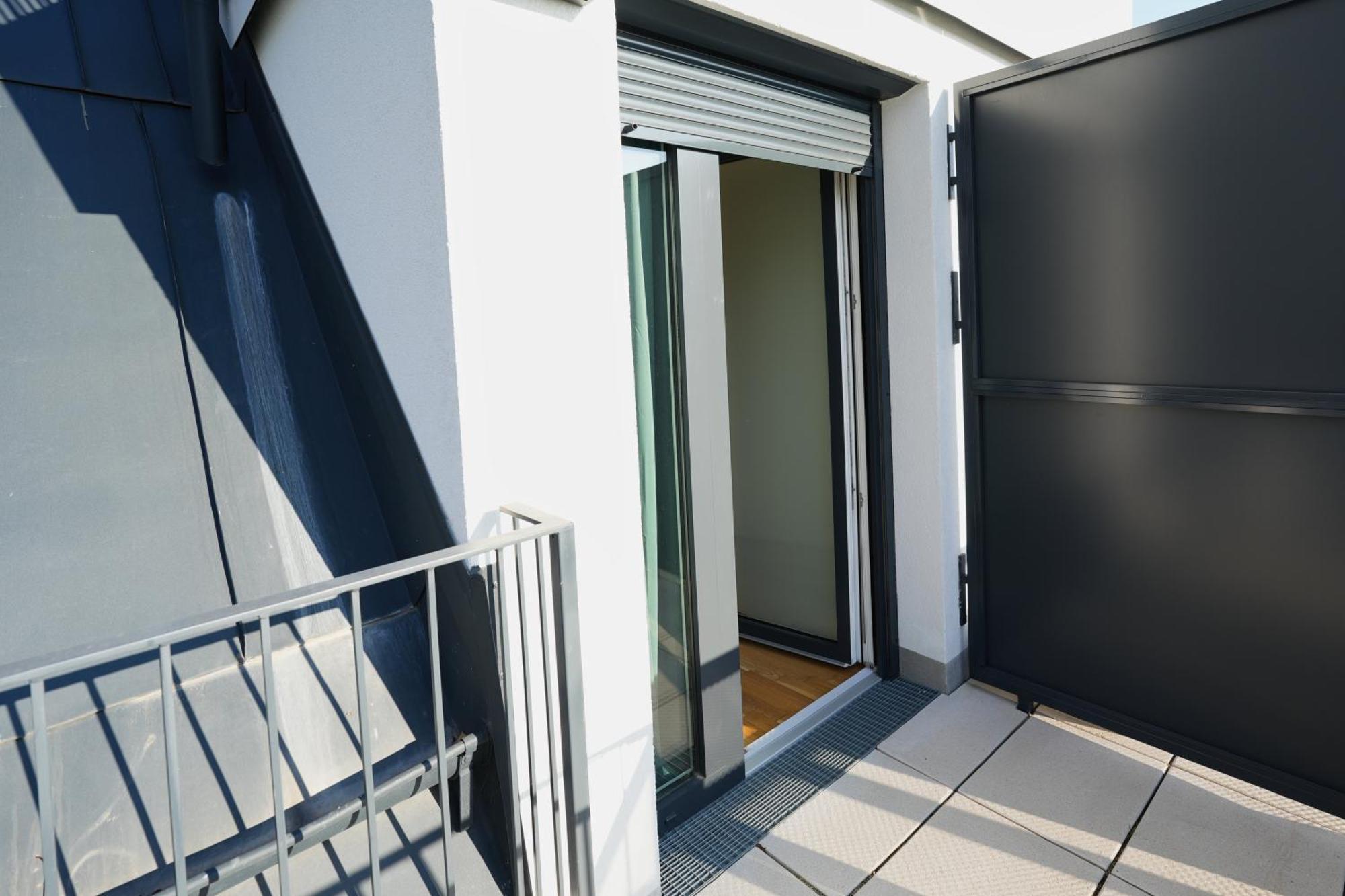 In Style At Carl's Design Residences - Modern Design Meets Comfort L Parking & Perfect Connection To Center *