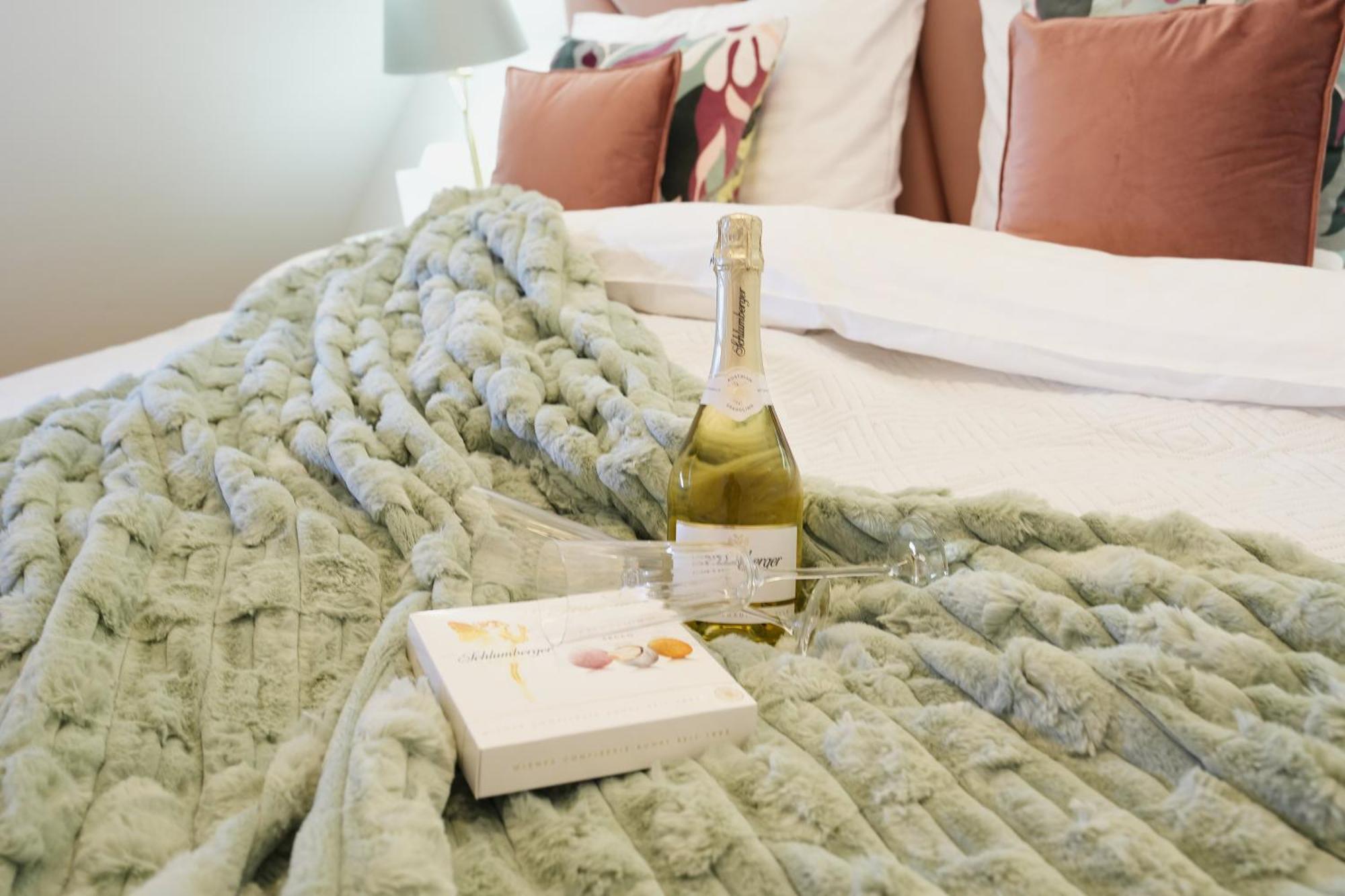 In Style At Carl's Design Residences - Modern Design Meets Comfort L Parking & Perfect Connection To Center * Wien