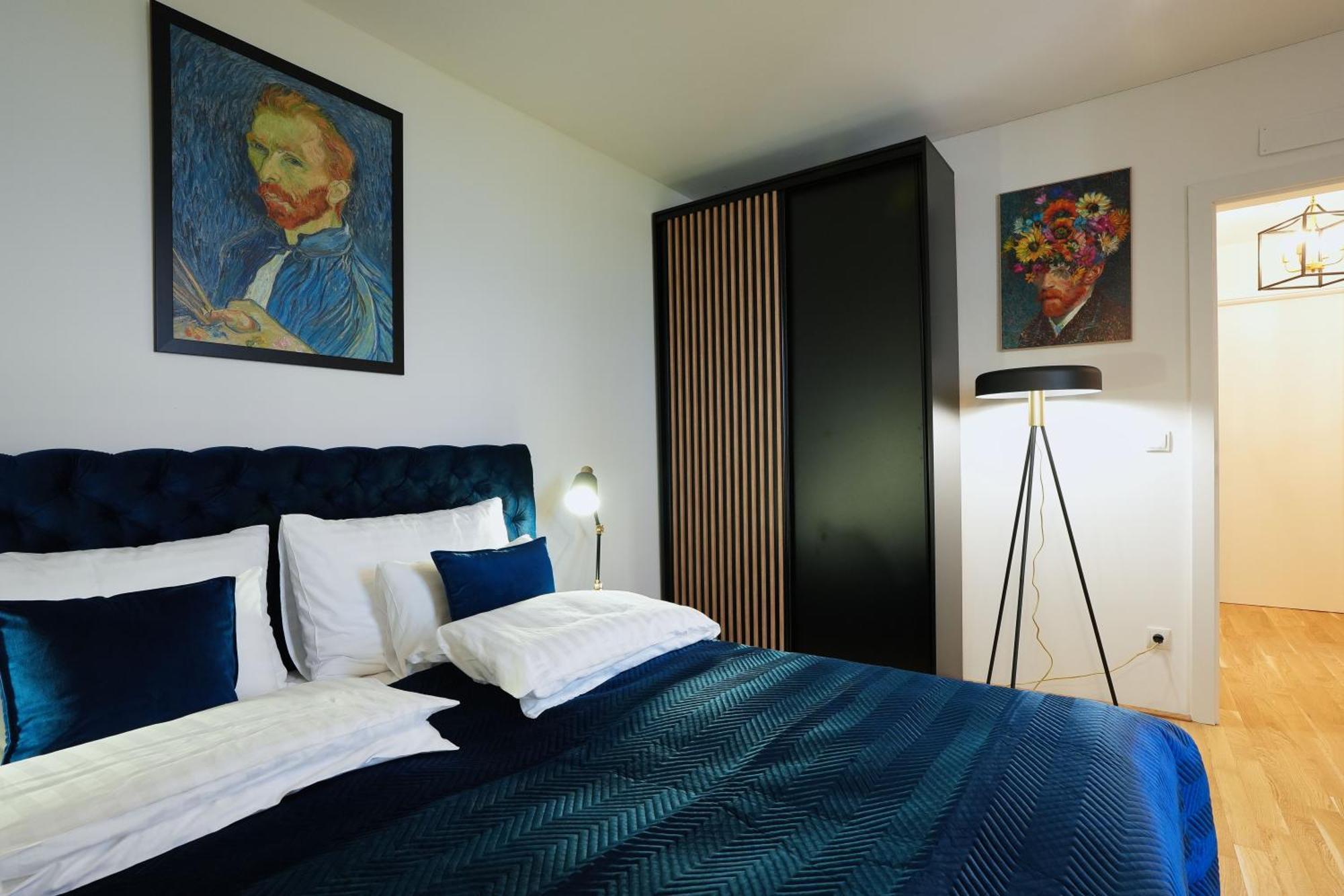 In Style At Carl's Design Residences - Modern Design Meets Comfort L Parking & Perfect Connection To Center Apartment *