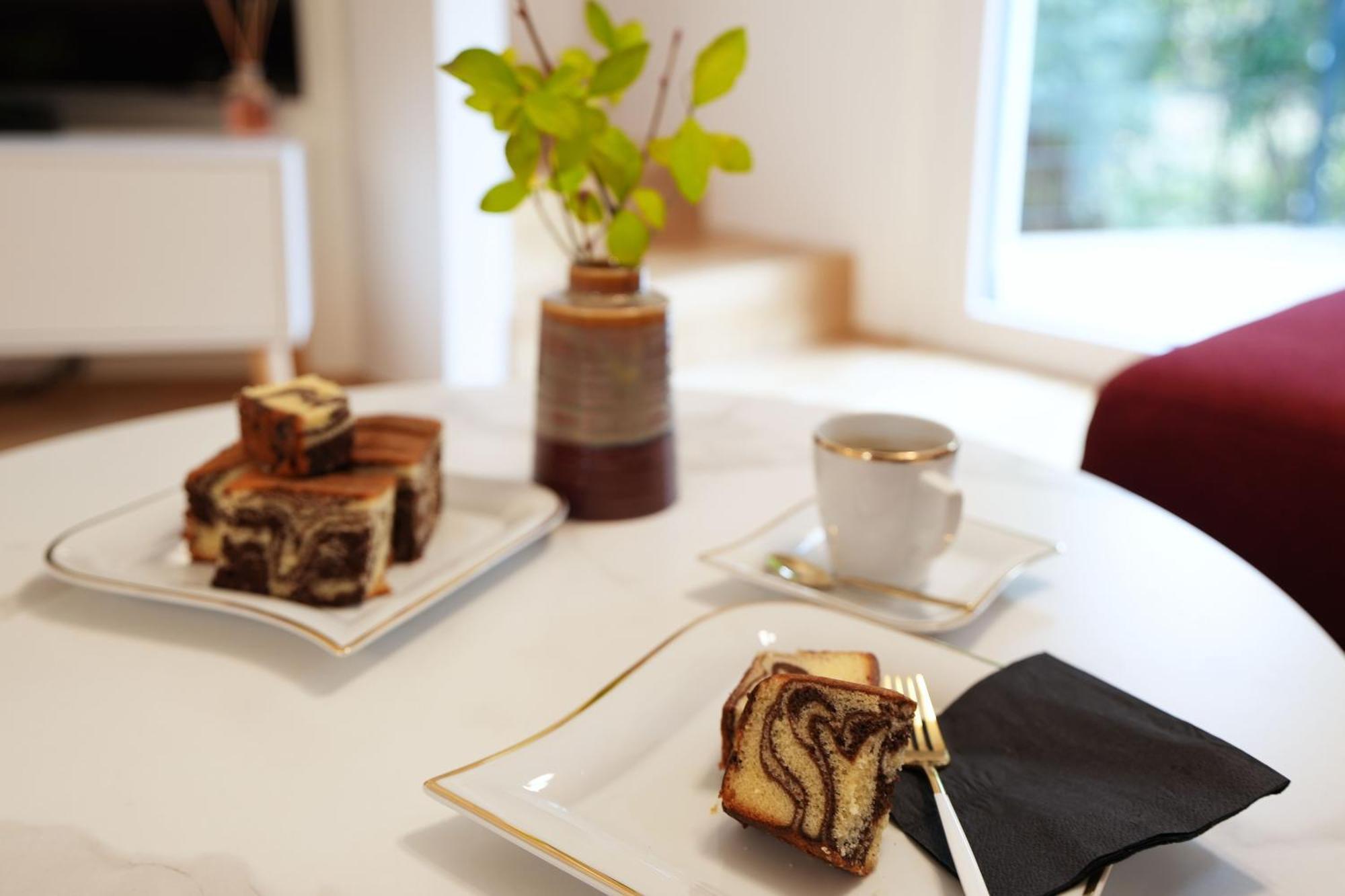 In Style At Carl's Design Residences - Modern Design Meets Comfort L Parking & Perfect Connection To Center *